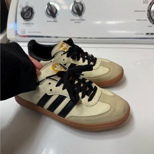 Women’s Adidas Samba